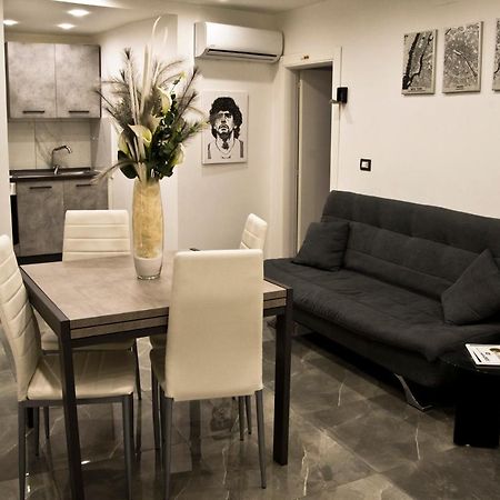 Suite Napoli Sotterranea Con Jacuzzi Bagian luar foto