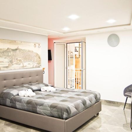 Suite Napoli Sotterranea Con Jacuzzi Bagian luar foto
