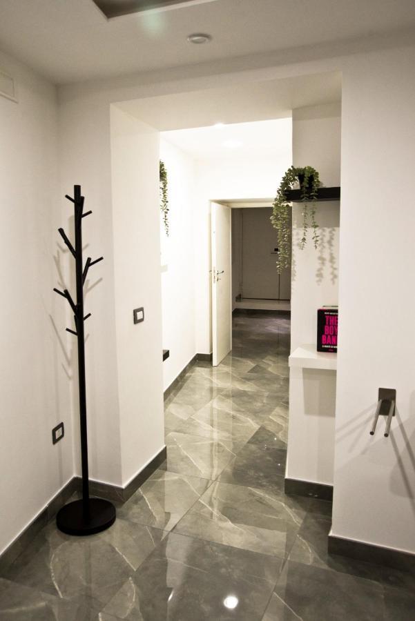 Suite Napoli Sotterranea Con Jacuzzi Bagian luar foto