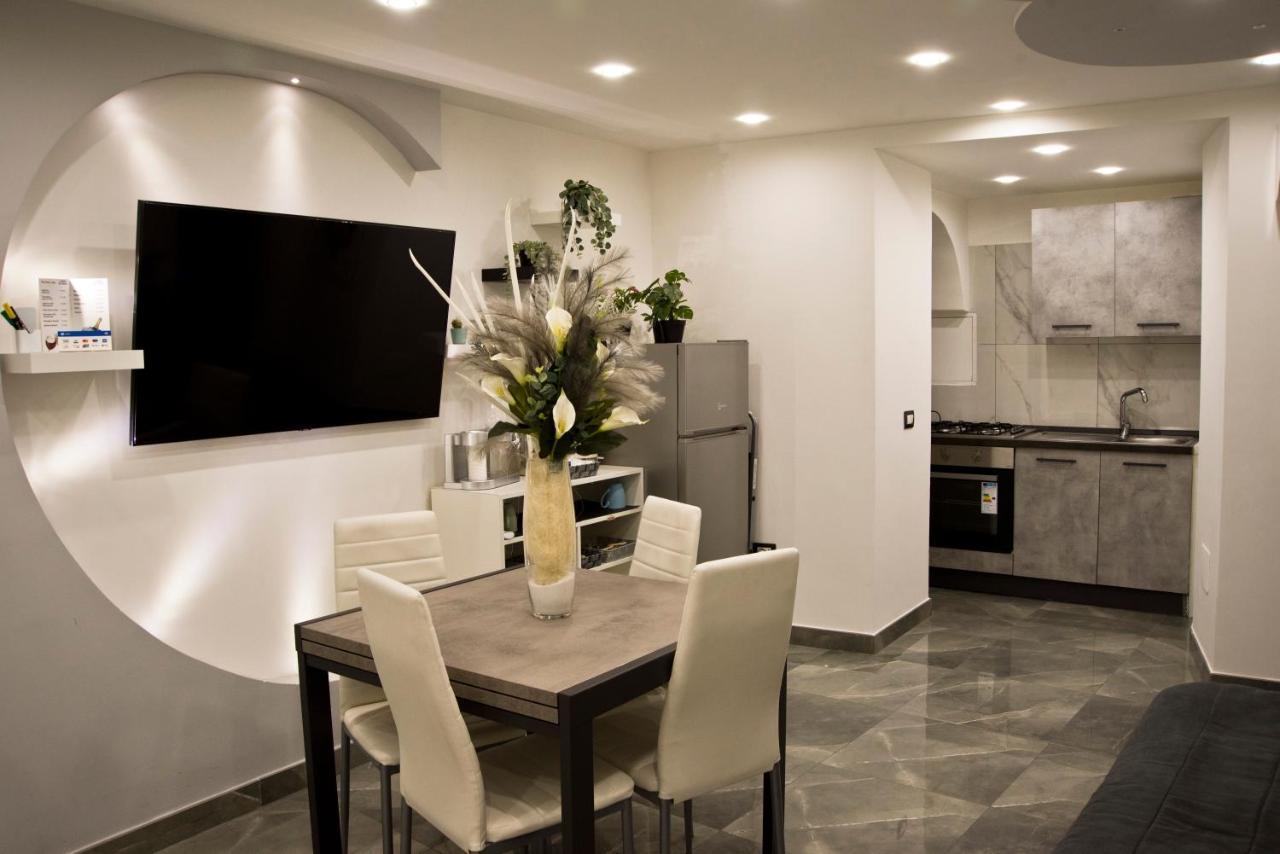 Suite Napoli Sotterranea Con Jacuzzi Bagian luar foto