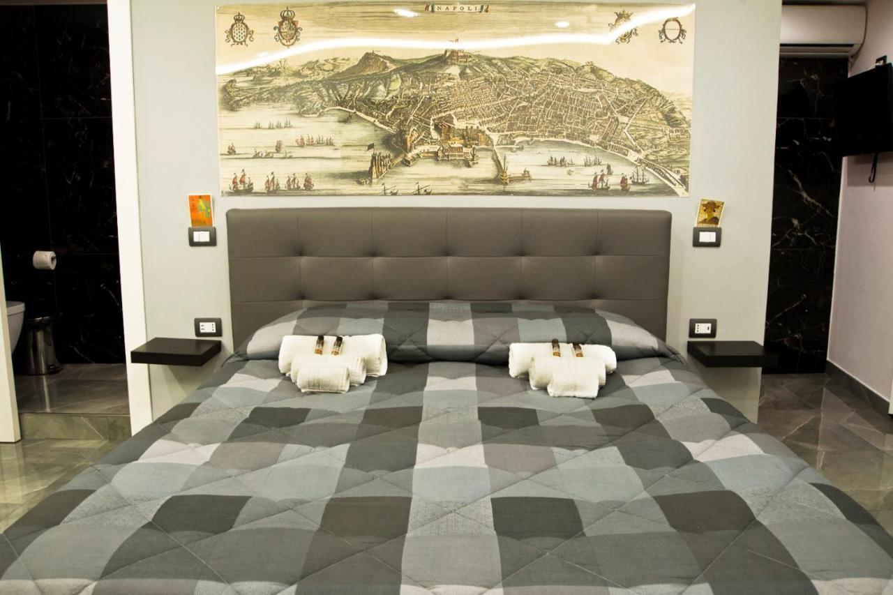 Suite Napoli Sotterranea Con Jacuzzi Bagian luar foto