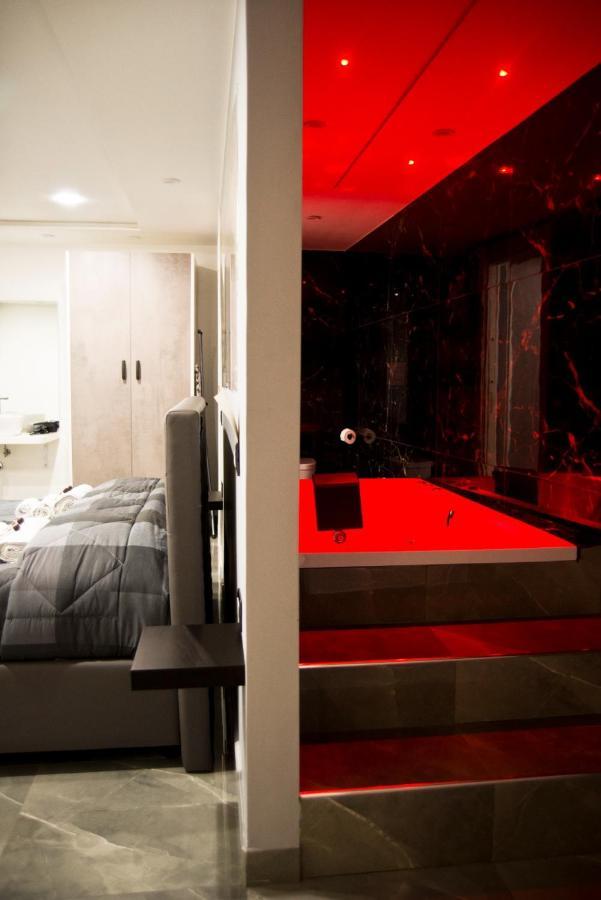Suite Napoli Sotterranea Con Jacuzzi Bagian luar foto
