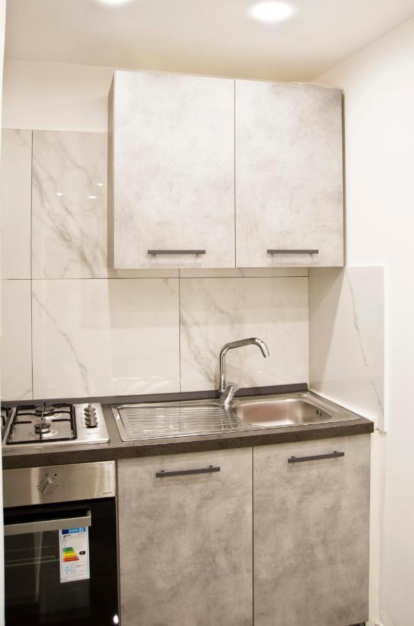 Suite Napoli Sotterranea Con Jacuzzi Bagian luar foto