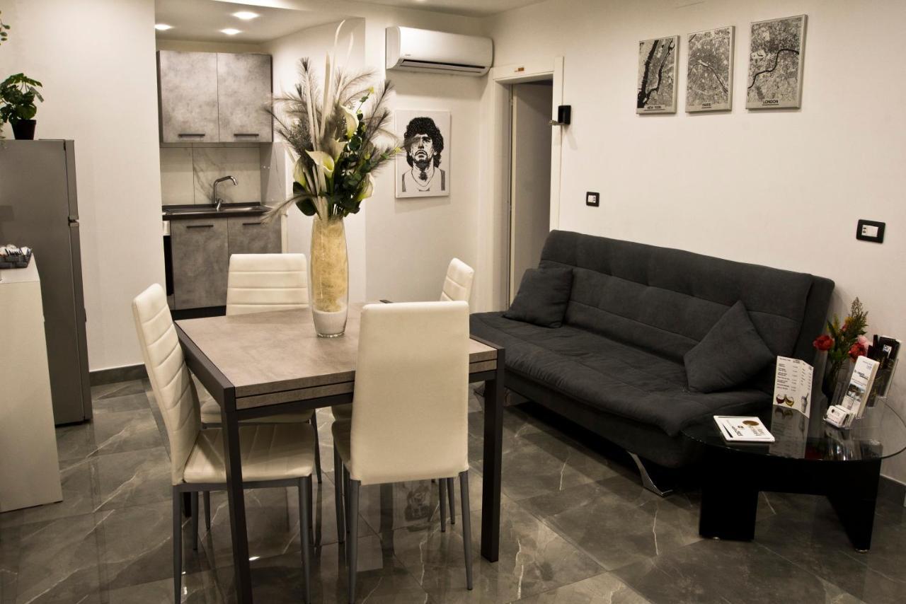 Suite Napoli Sotterranea Con Jacuzzi Bagian luar foto