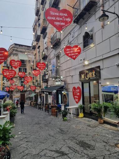 Suite Napoli Sotterranea Con Jacuzzi Bagian luar foto