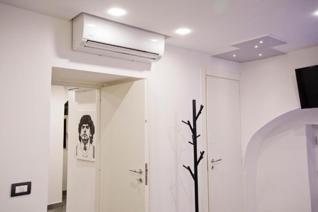 Suite Napoli Sotterranea Con Jacuzzi Bagian luar foto