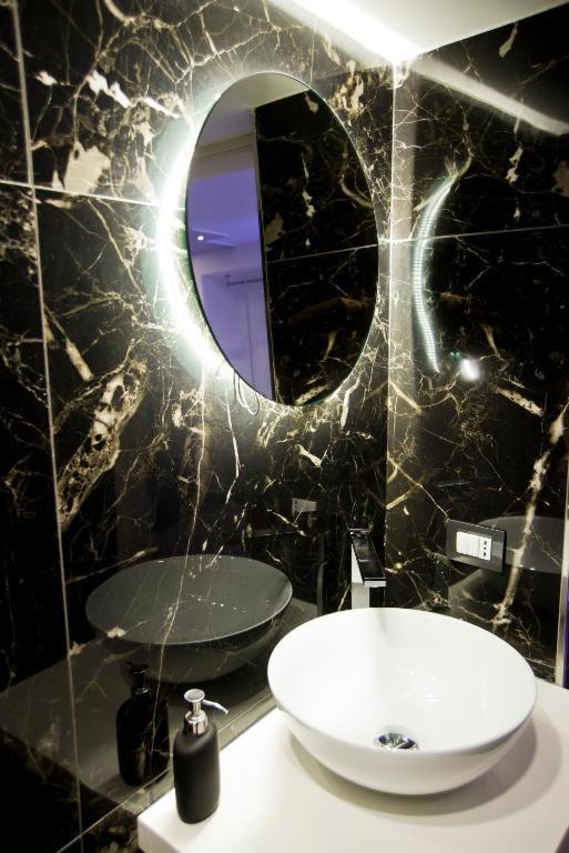 Suite Napoli Sotterranea Con Jacuzzi Bagian luar foto