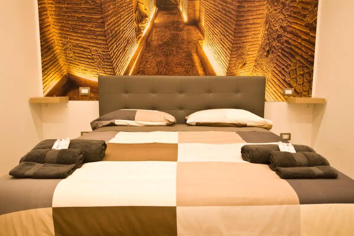Suite Napoli Sotterranea Con Jacuzzi Bagian luar foto