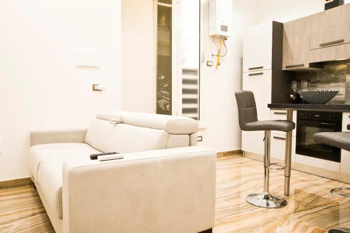 Suite Napoli Sotterranea Con Jacuzzi Bagian luar foto